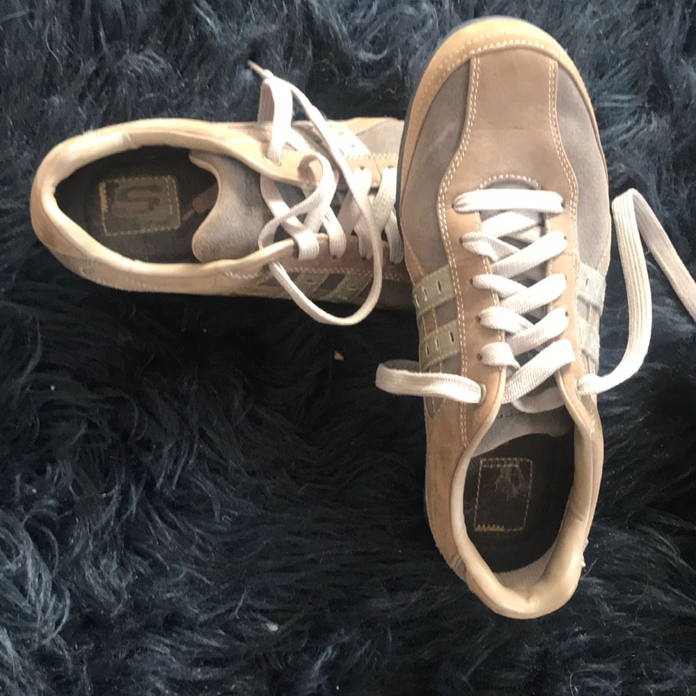 Sketchers Leather shoes